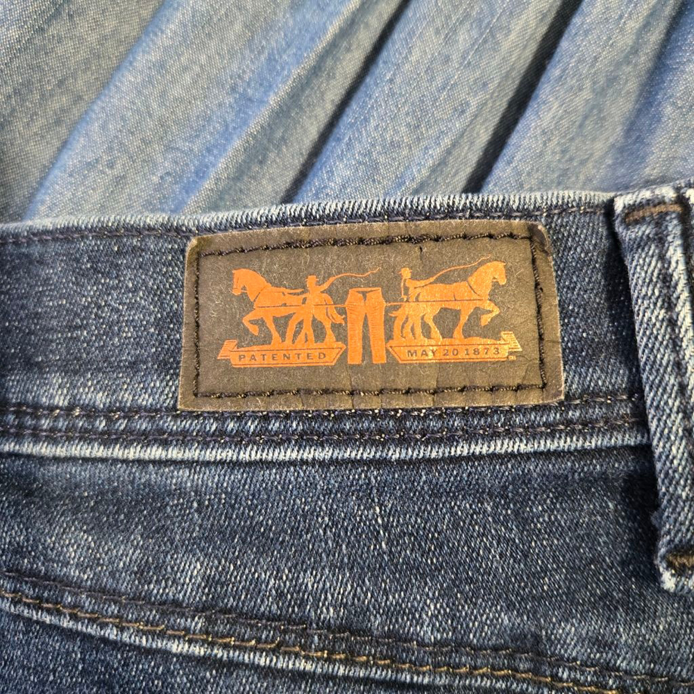 Women's Levi's Perfectly Slimming 512 Denim Skirt in Dark Blue Wash Size 6 - Picture 12 of 12